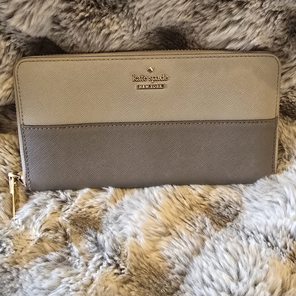 Kate Spade Two Toned Gray Wallet